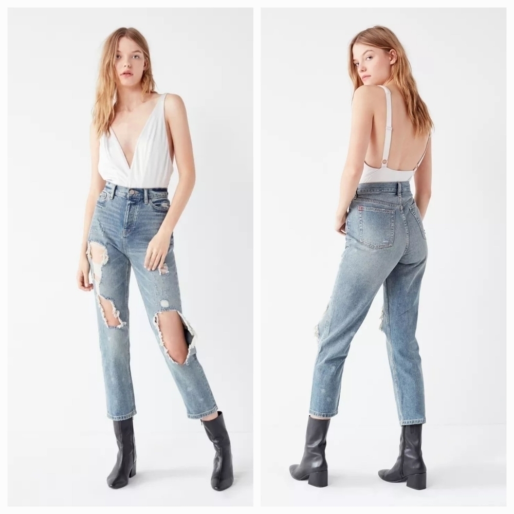 NEW Urban Outfitters BDG Straight & Narrow High Rise Distressed‎ Denim Jeans